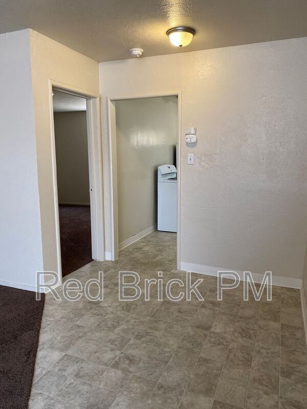 489 Cedar Ave