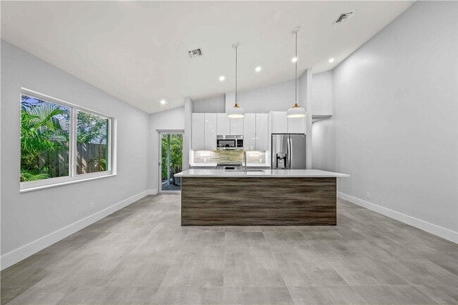 Photo - 828 NE 17th Way
