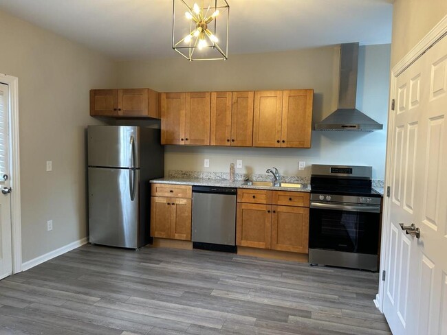 Photo - 218 College St