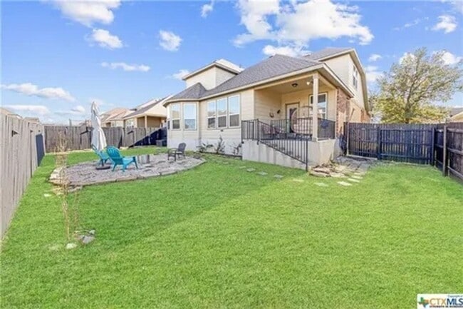 Photo - 807 Old World Dr