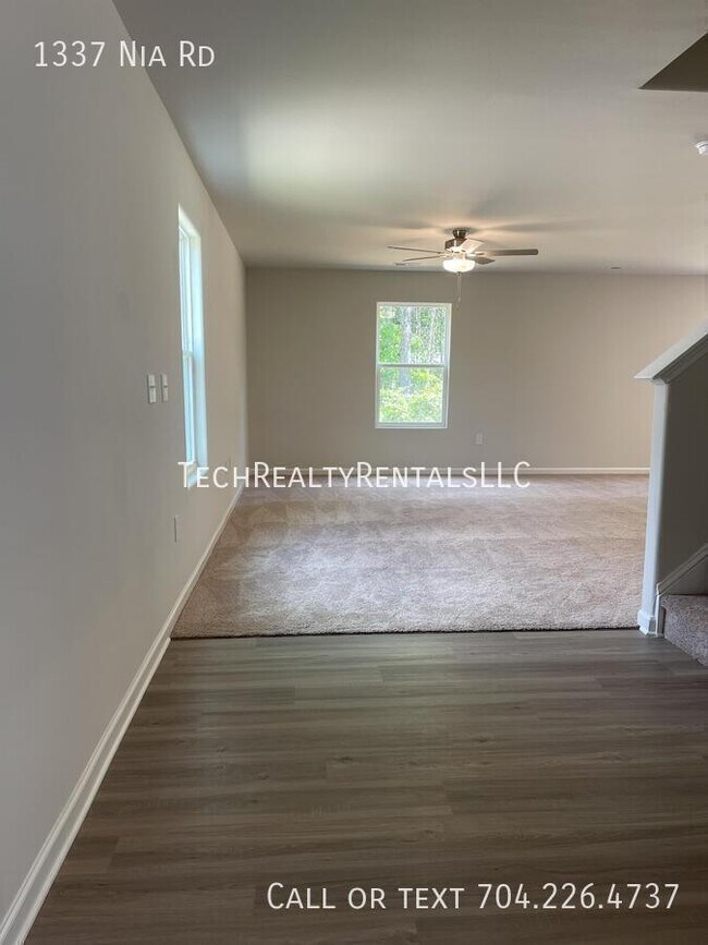 Photo - 1337 Nia Rd