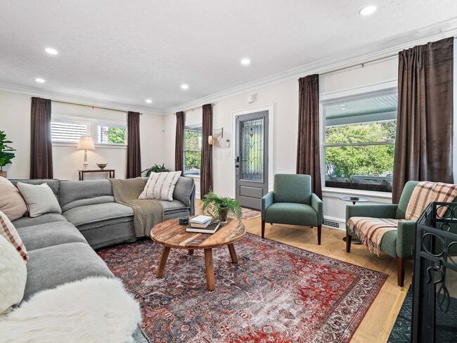 Building Photo - 18031 Larchwood Ave Unit ID1291574P
