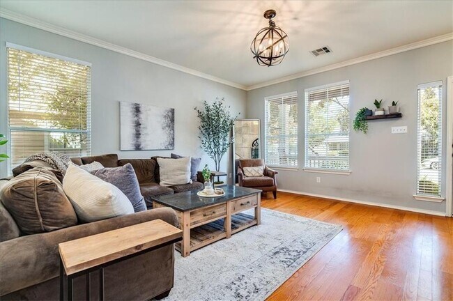 Photo - 1202 Cardigan St