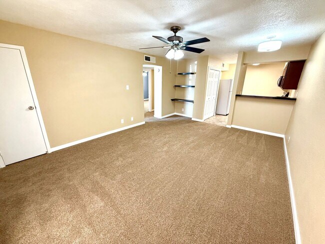 Photo - MUST SEE! Beautiful 2 Bedroom / 2 Bath Dow... Unidad - 501