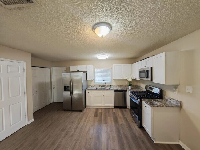 Photo - 1120 Union St S