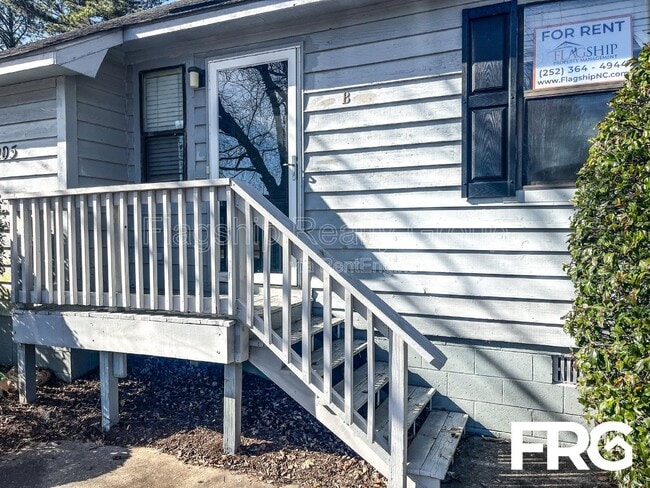Photo - 205 Wyndham Cir