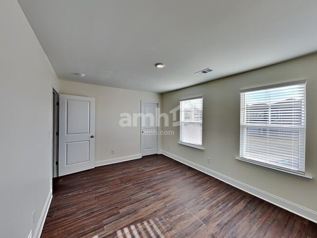 Building Photo - 2036 Williamshire Ln Rental