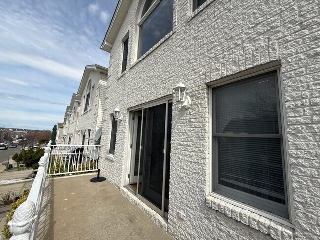 Photo - 318 Linden Ave Unit 1