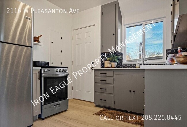Photo - 2116 W Pleasanton Ave