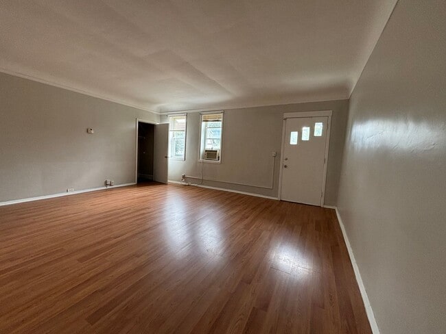 Photo - Vine,N.20931 Unit Down