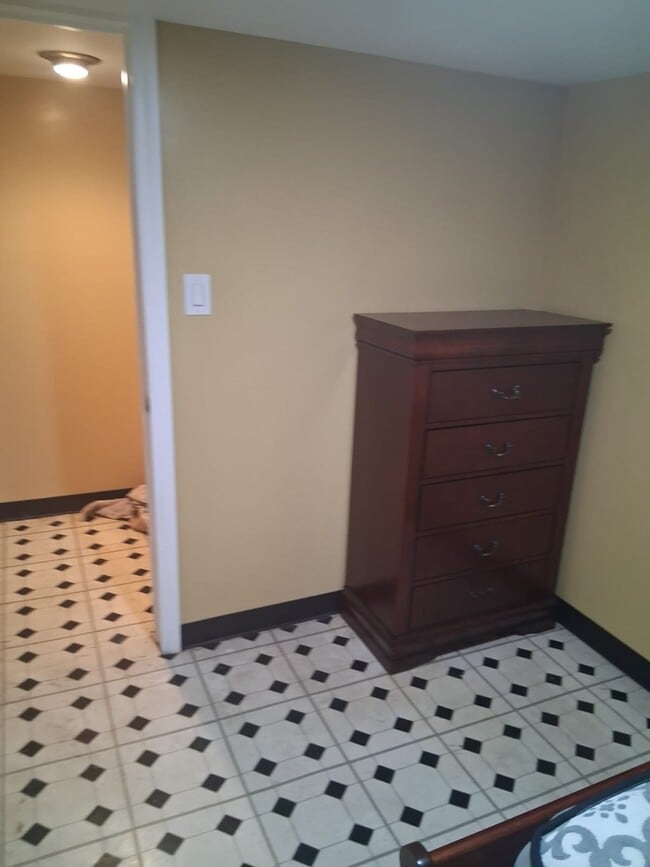 175-01 Murdock Ave