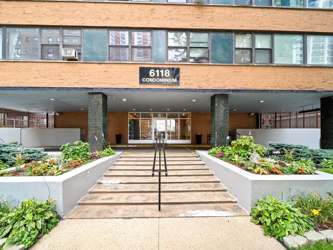 Photo - 6118 N Sheridan Rd