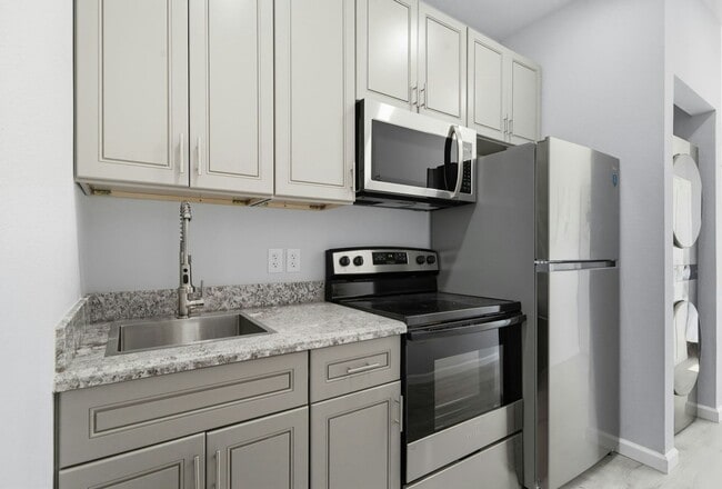 Building Photo - 624 Avenue H Unit E