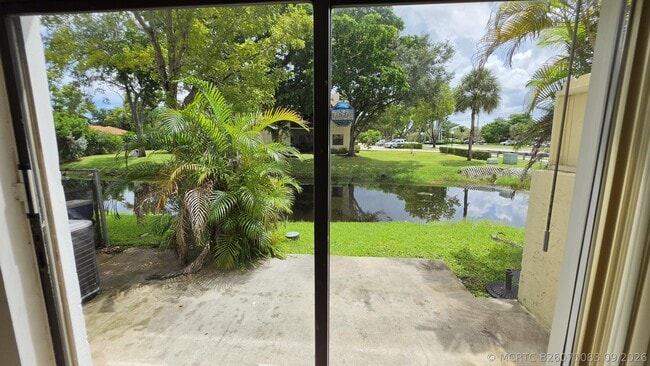 11403 Royal Palm Blvd