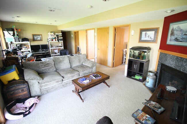 Photo - Beautiful 4 Bedroom/2 Bathroom Home In Shakopee-AVAILABLE 7/1