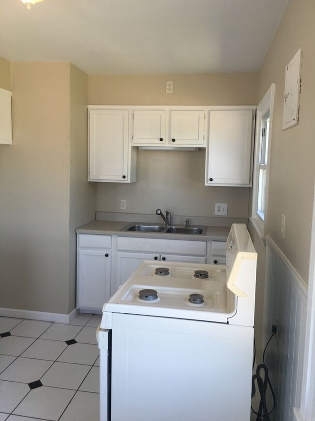 Photo - Updated 3 bedroom Single Family Home For Rent!