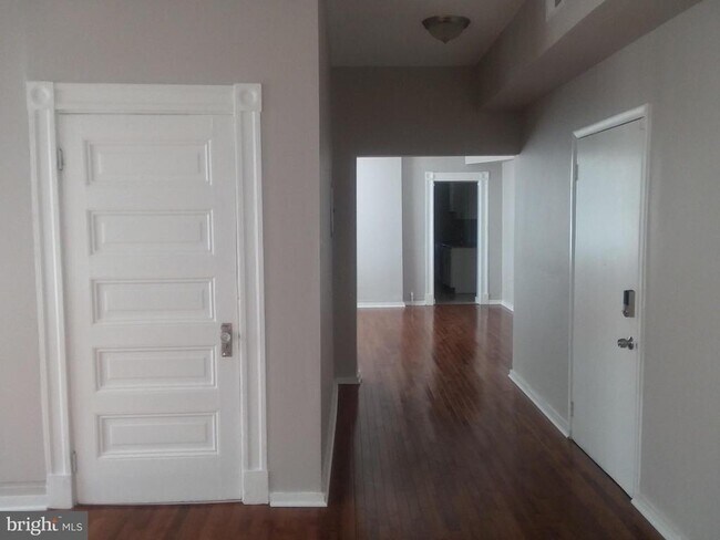 Building Photo - 2012 Mt Royal Terrace