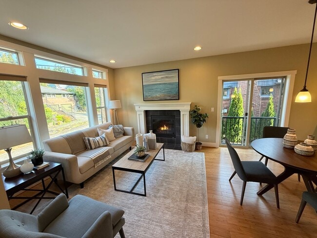 Building Photo - I'm Gorgeous Inside!  Available Now Rental