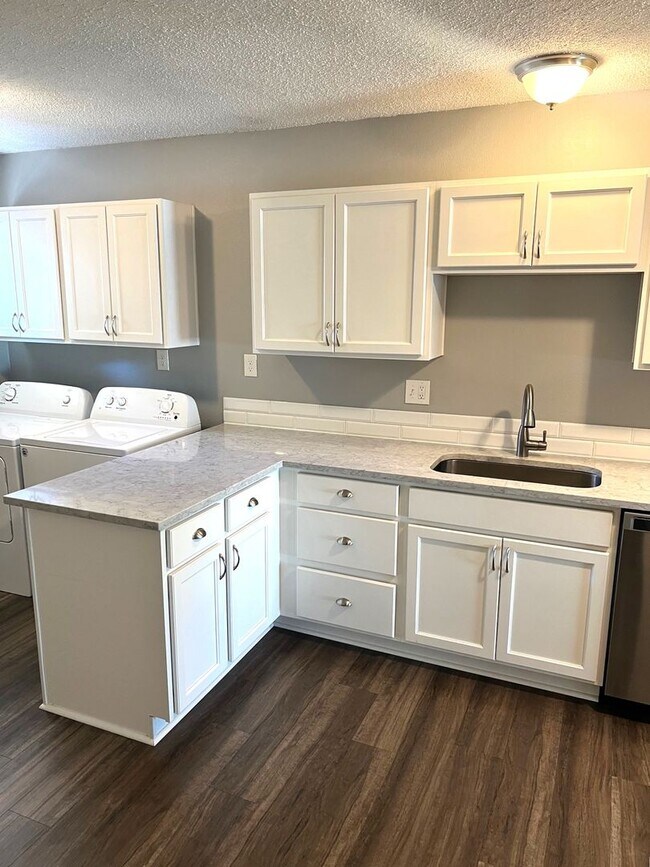 Photo - Bright, Updated 2BR Apartment in Prime SW Portland Location Unit 7