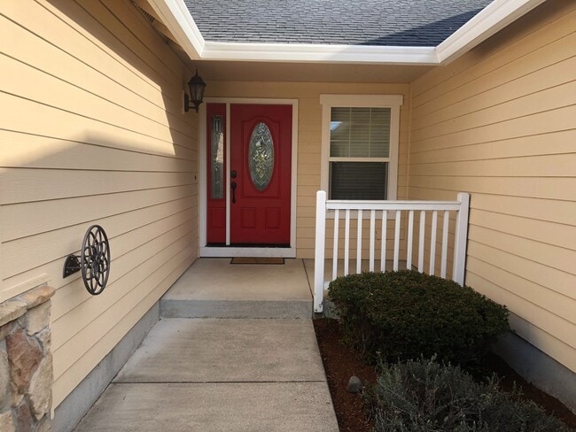 Photo - Nice 4 bedroom home with open floor plan and great outdoor space