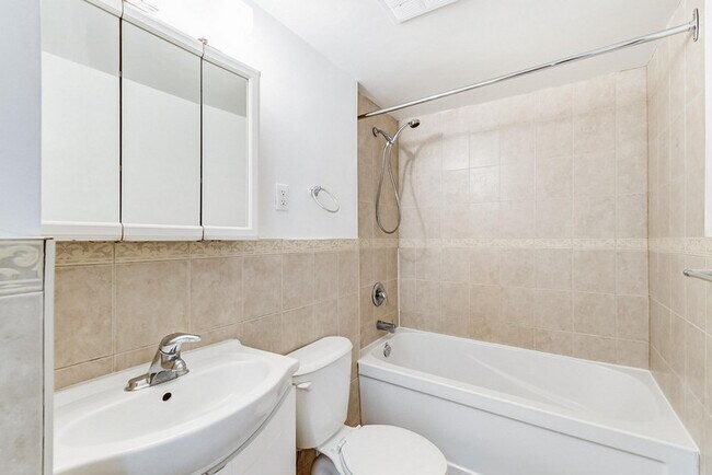 Photo - 171 Erskine Avenue