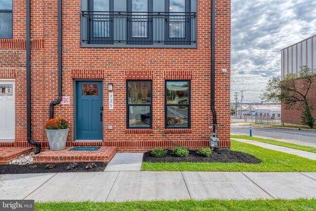 Photo - 917 Grundy St
