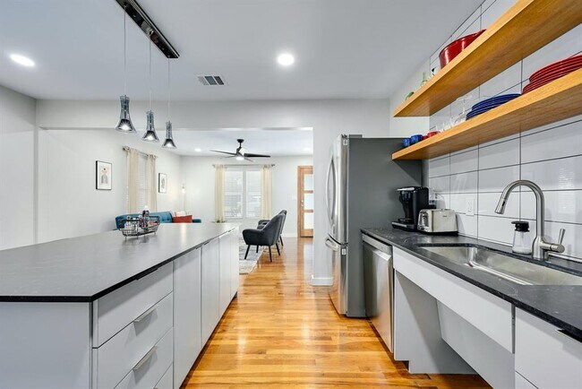 Photo - 619 Brentwood St