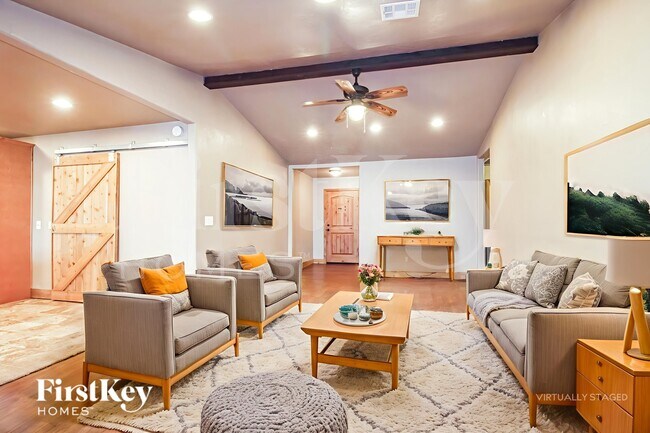 Photo - 613 S Avery Dr