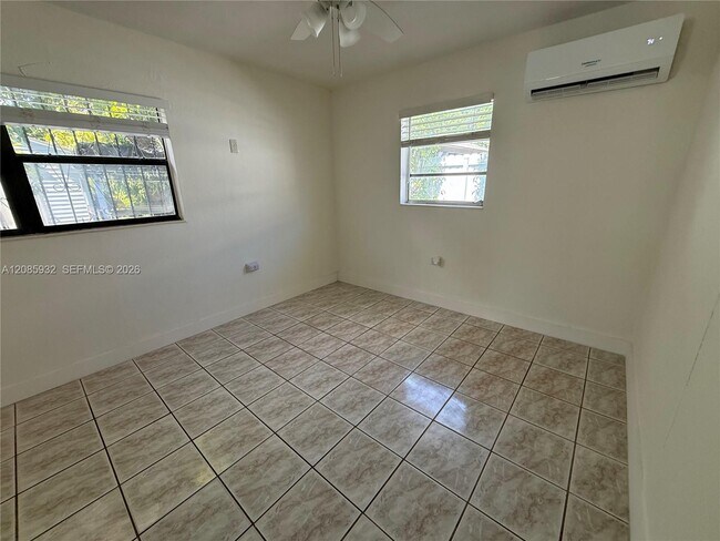 1405 NW 121st St Unit 2