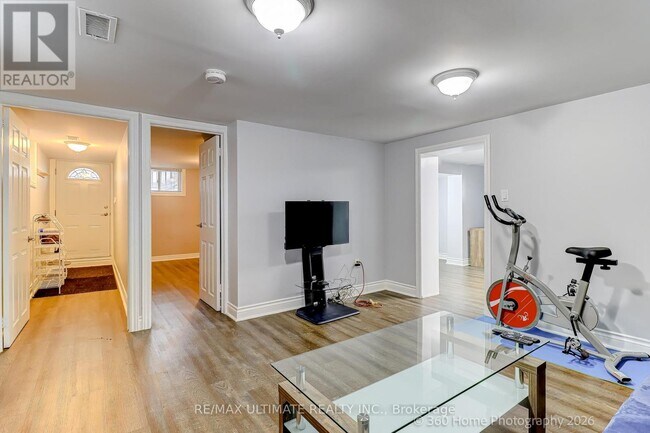 Photo - 49 Gooderham Dr