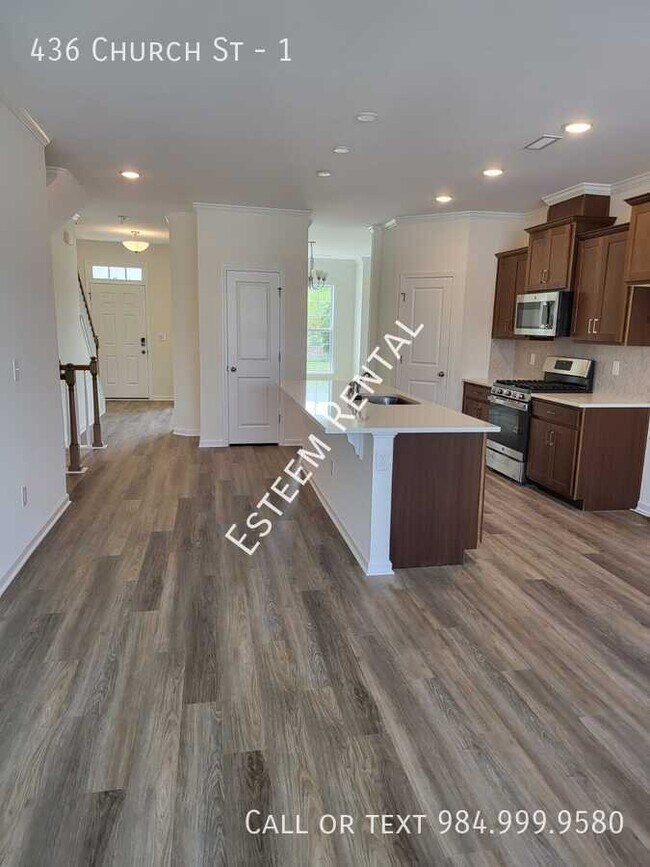 Photo - 436 Church St