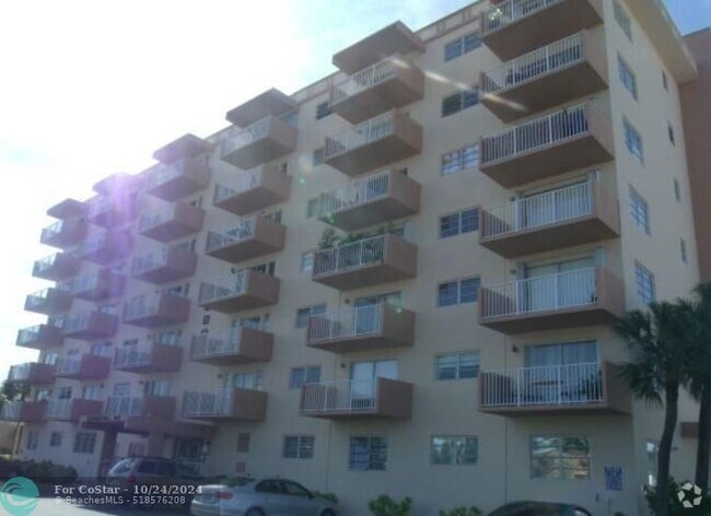 Building Photo - 2200 E Hallandale Beach Blvd Unit 202 Rental