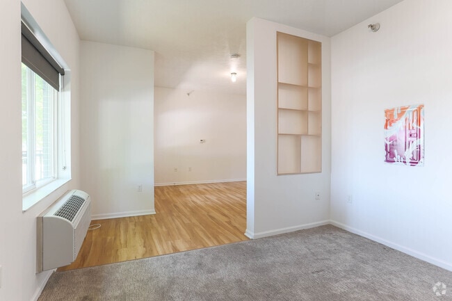 8 Street Apartments