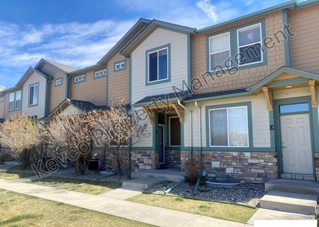 Building Photo - Live, Work, Relax - Comfortable Townhouse with AC