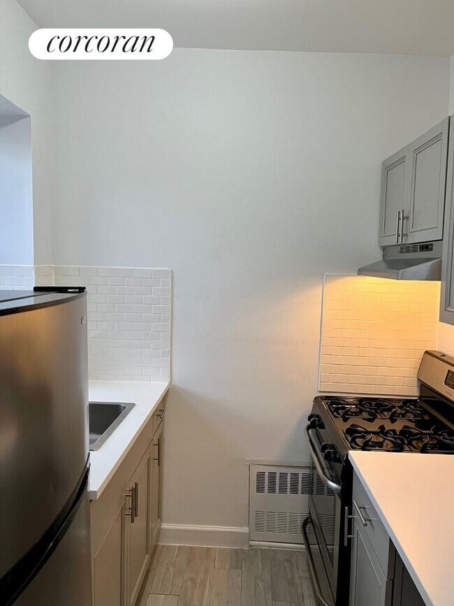 Photo - 317 E 3rd St