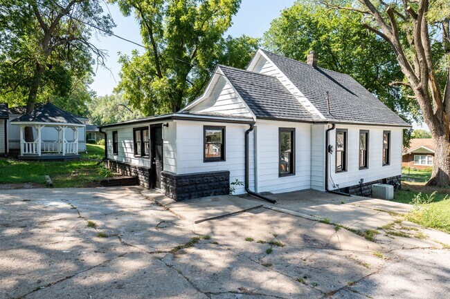 Photo - Charming 3BD/1BA Single Family Home!