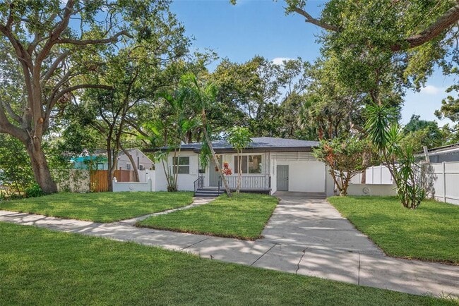 Building Photo - 2710 Boca Ciega Dr N