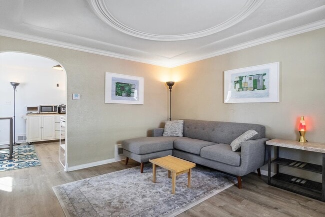 Building Photo - 17 Diana St