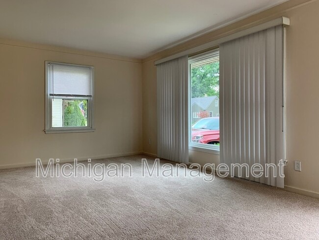 Photo - 32469 Rosslyn Ave
