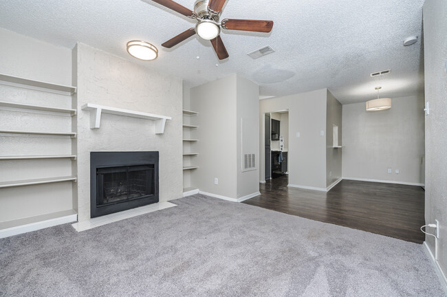 Cozy Living Room - Peppermill Apartments