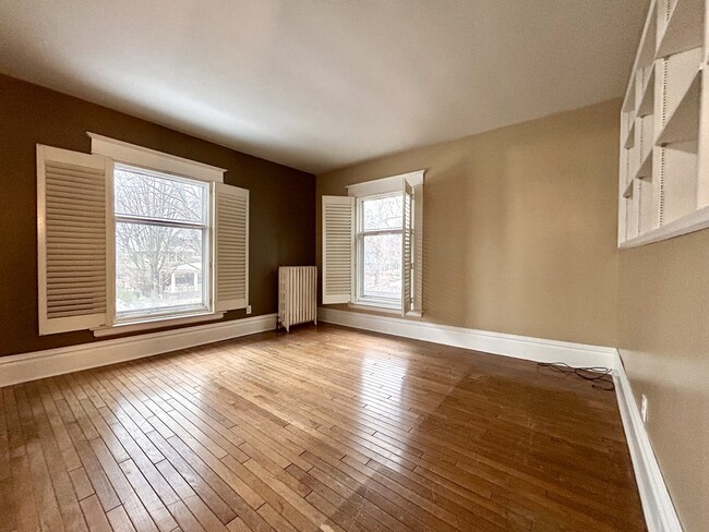 Photo - 320 Madison Ave SE