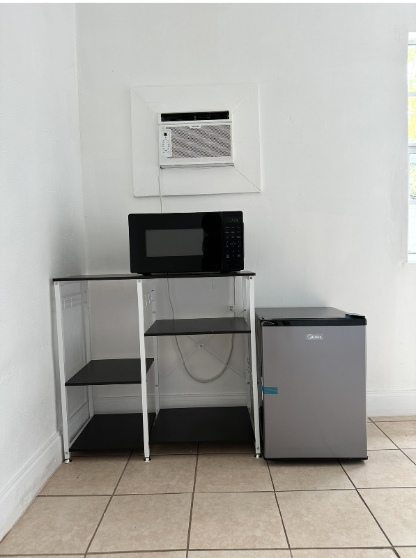 Photo - 3340 NW 17th St Unit Rear Efficiency