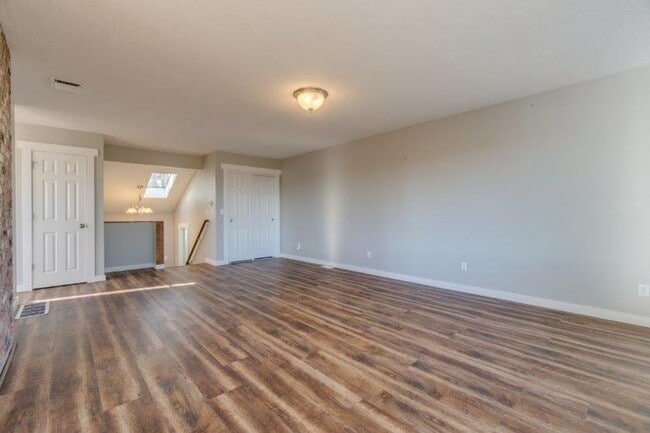 Photo - Updated 3 Bedroom, 1.5 Bathroom Duplex in ...