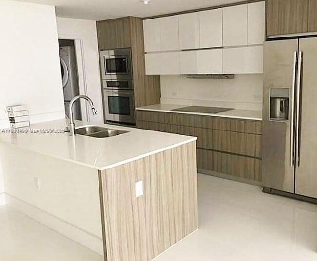 Building Photo - 600 NE 27th St