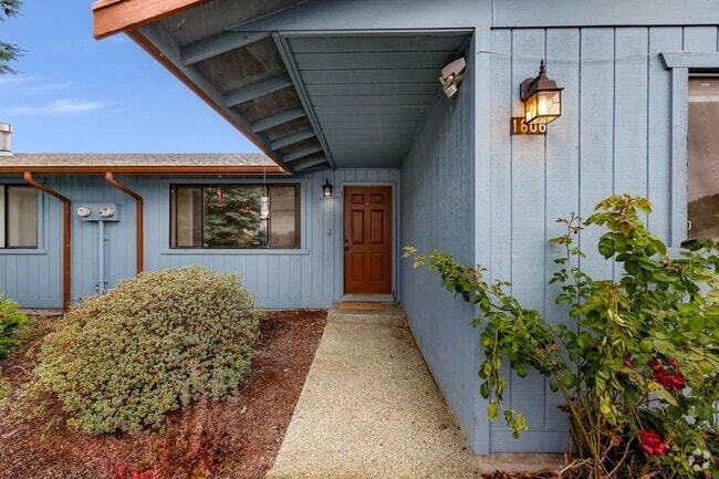Building Photo - 1806 N 40th Pl Rental