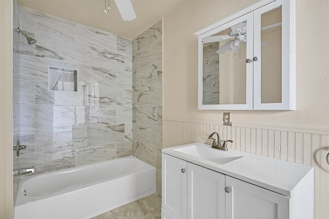 Photo - 2324 Bernardo De Galvez Ave