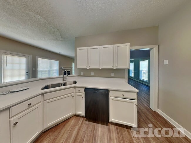 Photo - 2829 Rosemeade Dr