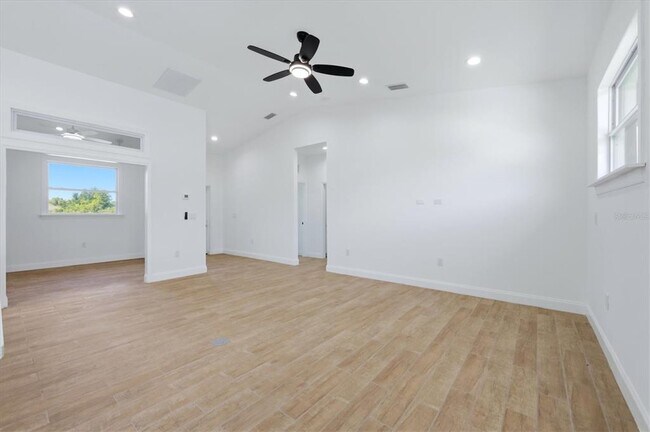 Photo - 6 Bank Ct