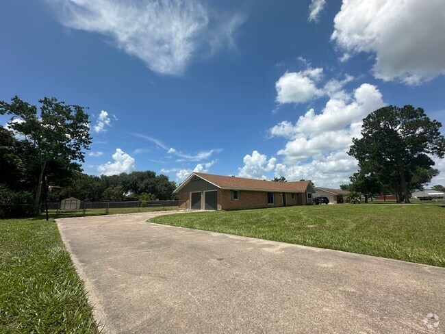 Building Photo - 805 Mead Rd Rental
