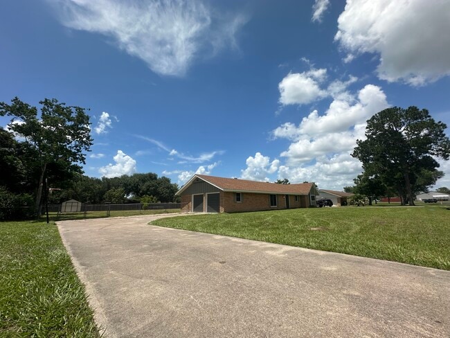 Photo - 805 Mead Rd House